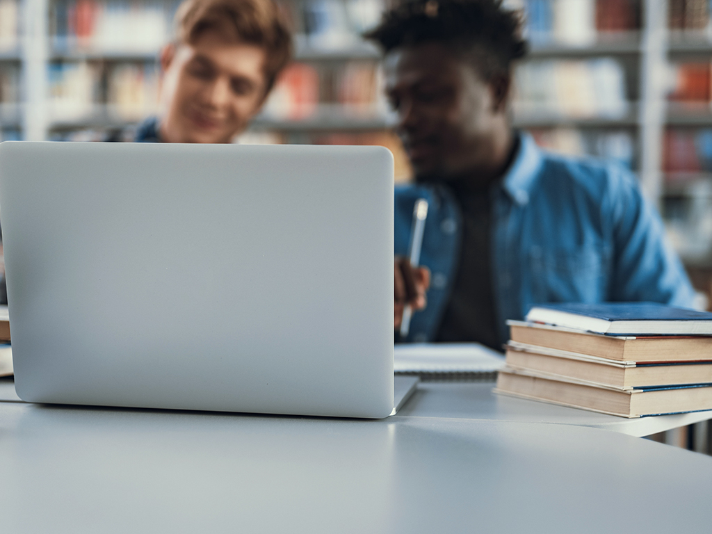 Lernen im Wohnheim und in der Bibliothek